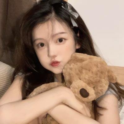 他在窥着你